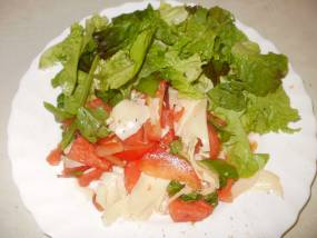 Salat mit Tomate,Melone und Käse